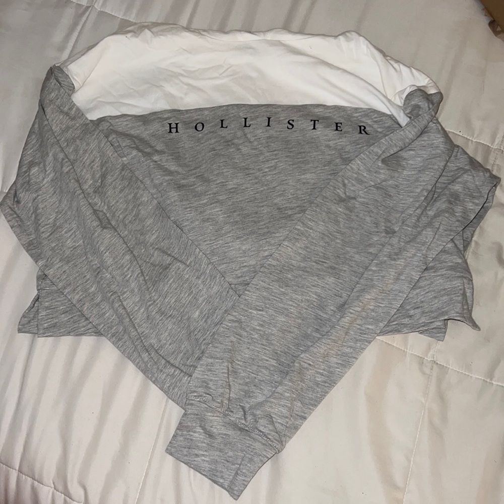 Cropped Hollister long-sleeve hoodie